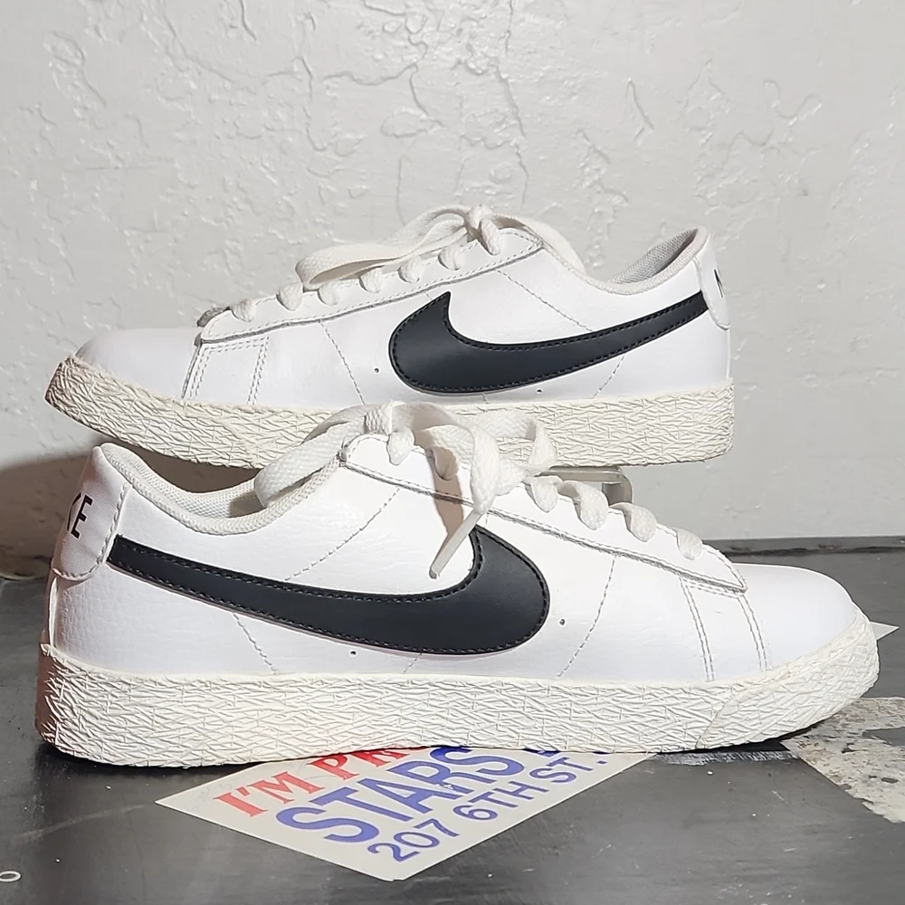 NIKE Blazer Low Leather Youth T4 Black White CZ7106-101